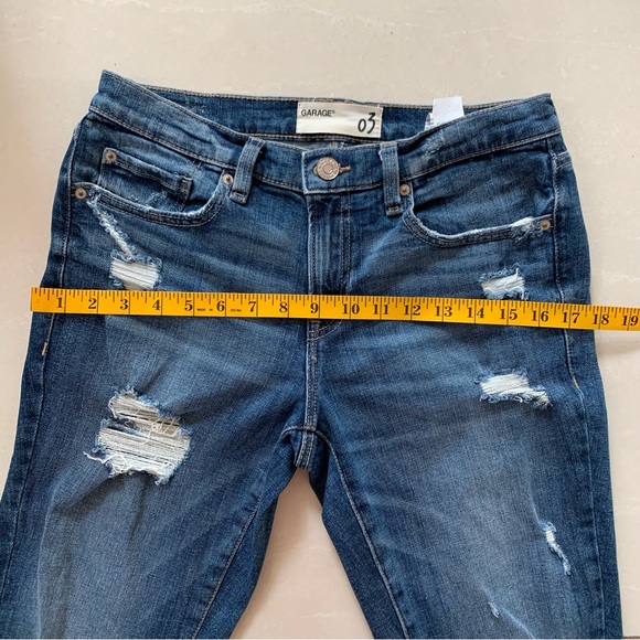 GARAGE Distressed Medium Wash Low Rise Straight Leg Ankle Jean | Size 03 - Picture 4 of 8